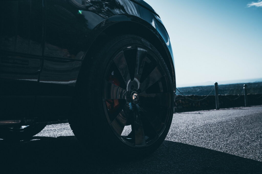 Black 2020 Range Rover on gloss black Forgiato forged wheels fitted by California Motorsports